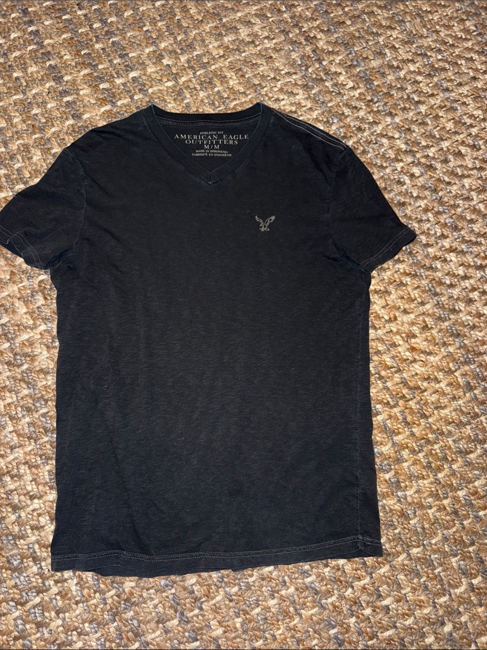 American Eagle Outfitters Black V-Neck Short Sleeve Tee
